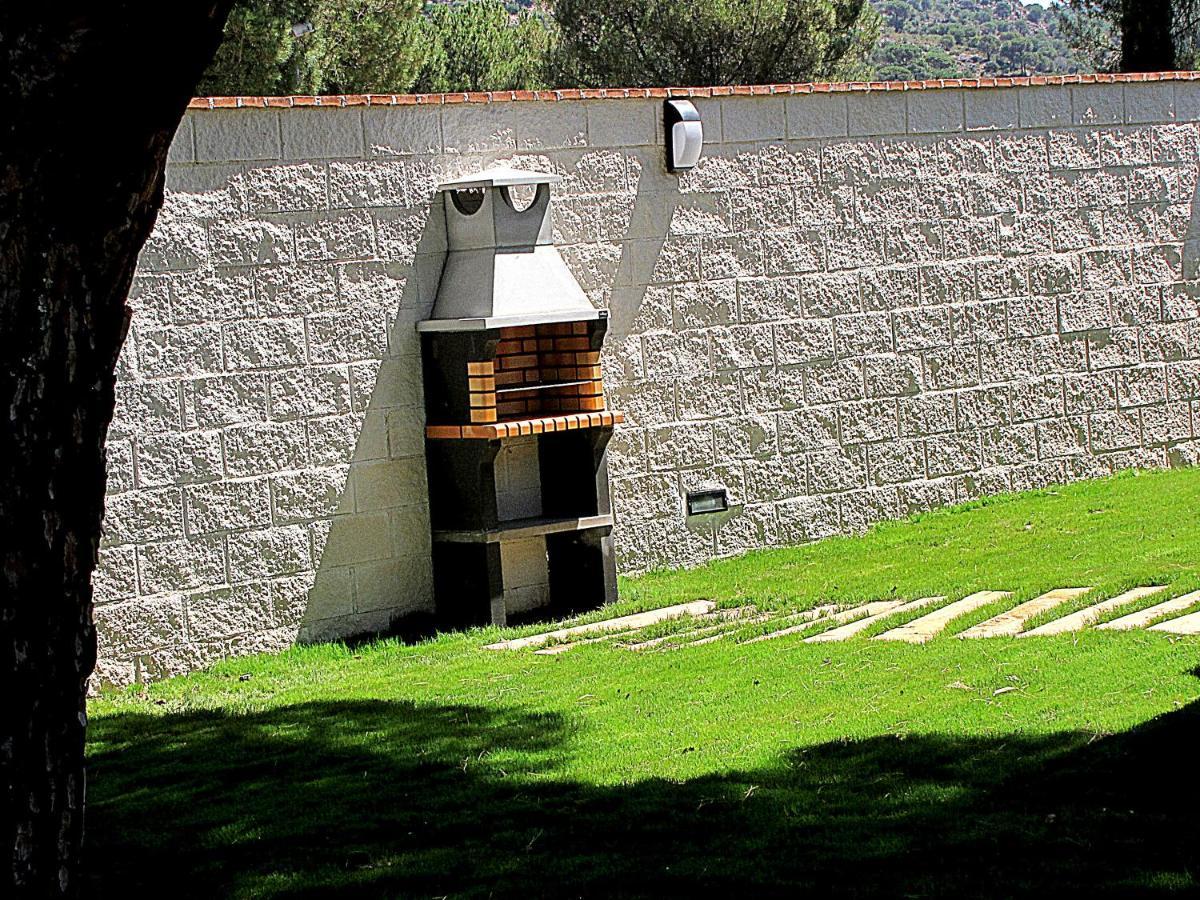 Del Incluye Acceso Piscina 2 Columnas Chalet Cordoba