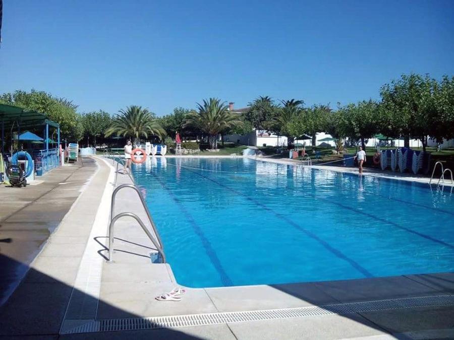 Del Incluye Acceso Piscina 2 Columnas Chalet Cordoba