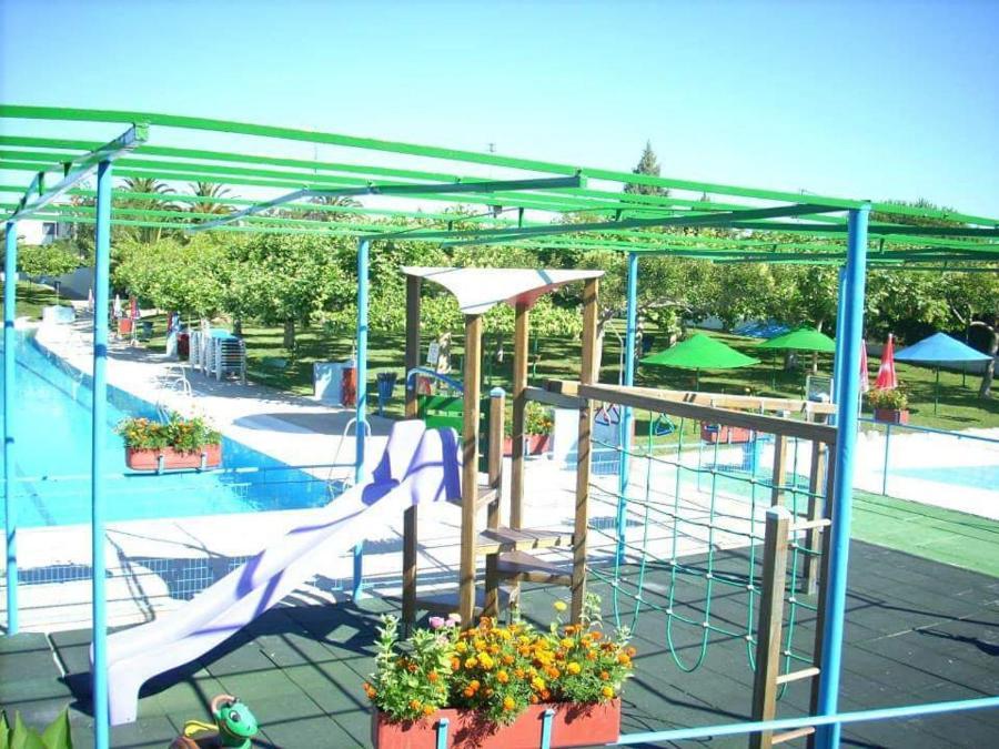 Del Incluye Acceso Piscina 2 Columnas Chalet *