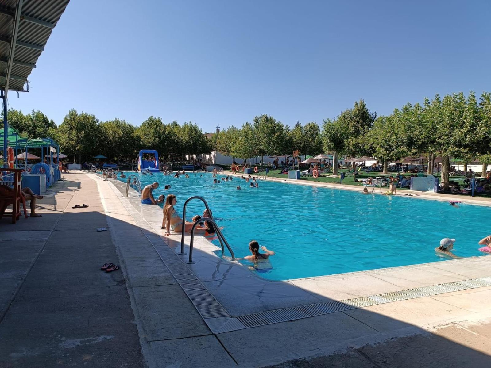 Del Incluye Acceso Piscina 2 Columnas Chalet *