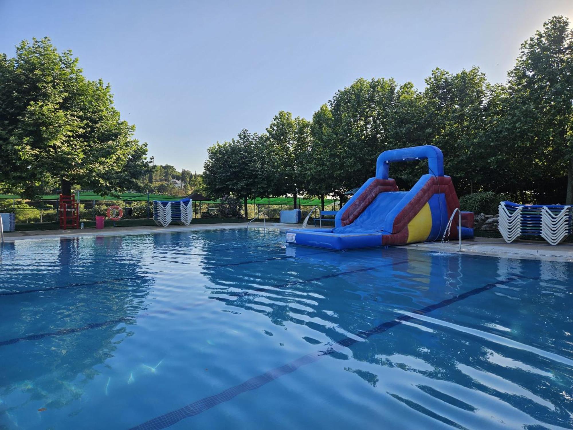 Del Incluye Acceso Piscina 2 Columnas Chalet *